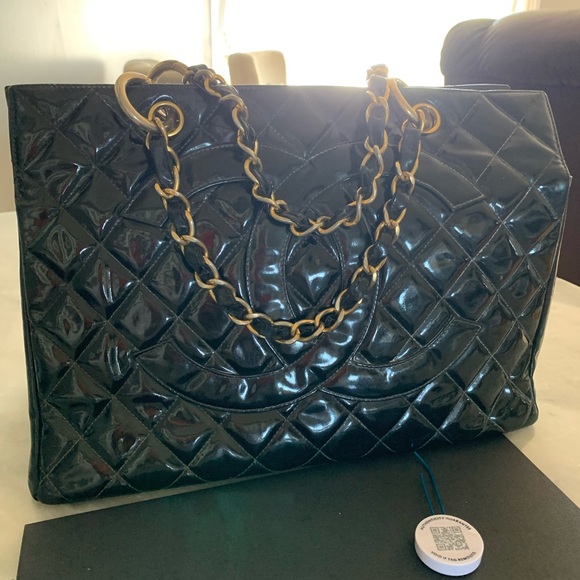 Authentic channel purse. Well use condition. Please see all the pic - Picture 12 of 15